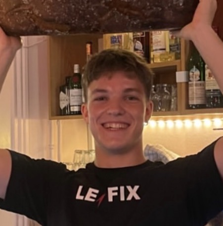 Lui Johnson. Tjener på Tobis Spiseri.